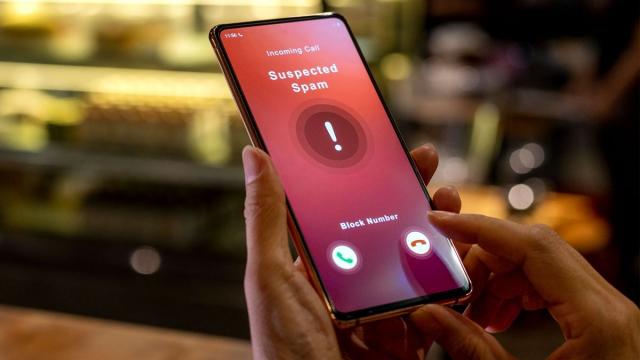 <b>Adio apeluri spam? Samsung va aduce o funcție AI pentru filtrarea apelurilor în One UI 8.5</b>Samsung lucrează la o funcție nouă în One UI 8.5, care ne amintește cumva de ce pot face telefoanele Pixel de la Google. E vorba despre screening automat pentru apelurile necunoscute sau spam. Informația vine dintr-un build analizat recent