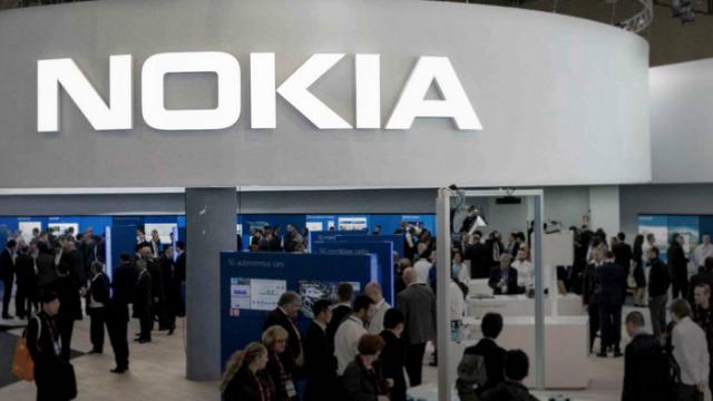 <b>Nokia va transmite live pe Facebook evenimentul de la MWC 2017; Aşteptăm debutul noului 3310!</b>Nokia se pregăteşte de revenire cu ocazia lui MWC 2017 şi pe scena din Barcelona va prezenta noi terminale, care deja au stârnit imaginaţia publicului. Printre ele se numără şi Nokia 3310, într-o variantă nouă. Aflaţi că Nokia va transmite prin live..