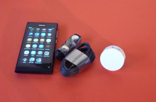 Nokia N9 scos din cutie În premieră În România la Mobilissimo.ro! (Video): p1240601jpg.jpg