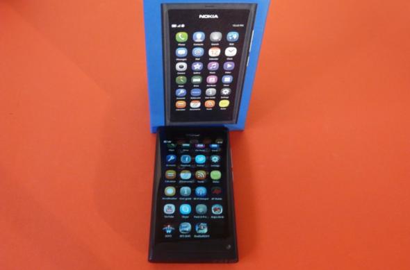 Nokia N9 scos din cutie În premieră În România la Mobilissimo.ro! (Video): p1240606jpg.jpg