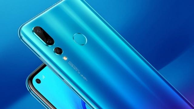 <b>Preț și disponibilitate Huawei Nova 4 în România</b>După ce în urmă cu aproximativ o săptămână îl vedeam pe Samsung Galaxy A8s listat la vânzare pe plan local, iată că acum este rândul lui Huawei Nova 4 să apară în oferta magazinelor de la noi. Este tot un telefon cu decupaj forat