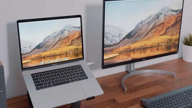 <b>Apple ne pregătește un display extern pentru Mac ce are și rol de Smart Display în mod low-power (zvon)</b>Noi detalii despre viitoarele produse Apple continuă să sosească online, iar astăzi ne aduce vești Mark Gurmann de la Bloomberg. Acesta indică faptul că firma din Cupertino lucrează la un monitor/display extern pentru Mac ce poate prelua rolul