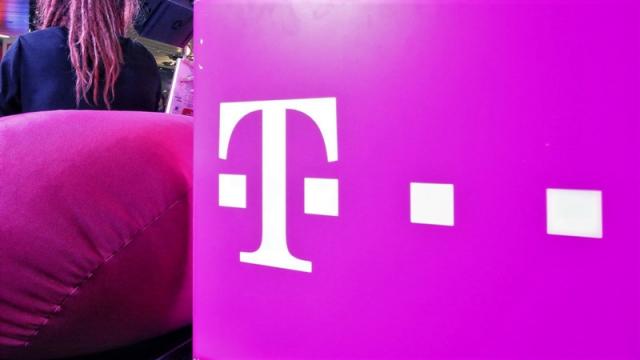 <b>Actele de vânzare-cumpărare a activelor Telekom România ar putea fi semnate în această lună; Iată de ce se grăbesc germanii</b>De la ultimele vești legate de exit-ul operatorului Telekom din România au trecute câteva luni bune, ultima știre asociată sosind chiar pe final de lună noiembrie 2019 atunci când aflam că grupul