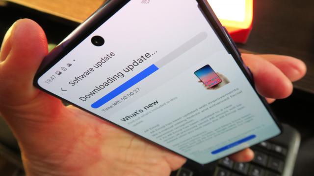 <b>Samsung Galaxy S10 Lite: Benchmark-uri de flagship, peste Galaxy S10, S10+</b>În întreaga discuţie actuală despre Exynos versus Snapdragon se înserează şi acest Galaxy S10 Lite pentru a ţine partea Qualcomm. Nu de alta, dar procesorul sau Snapdragon 855 bate clar Exynos 9820 de pe seria S10. Avem un CPU de flagship de 2019, care..