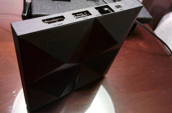 Iată cum arată consola Android TV și joystickul său, Într-un unboxing al unui developer: eazfygx_imgur.jpg