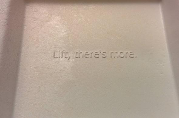 Iată cum arată consola Android TV și joystickul său, Într-un unboxing al unui developer: zsmmo6r_imgur.jpg