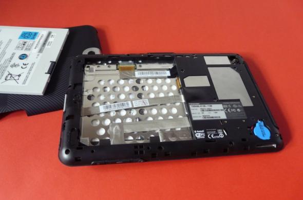 Toshiba Thrive scos din cutie la Mobilissimo.ro - bateria scoasă de sub capacul aferent - iată cum! (Video): p1230586jpg.jpg