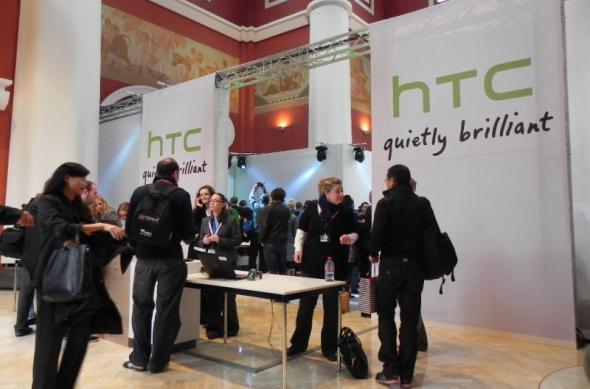 MWC 2011: Tableta HTC Flyer, surprinsă În acțiune la standul HTC (Video): dscn3368jpg.jpg