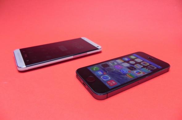 iPhone 5s Review: Touch ID inovează, calitatea audio/video impecabilă, iOS 7 nu convinge (Video): apple_iphone_5s_review_mobilissimo_ro_02jpg.jpg