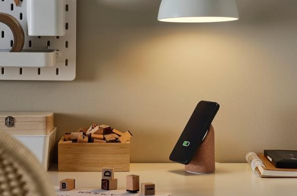 VÄSTMÄRKE wireless charging stand: download - 2025-12-13T175501.660.jpeg