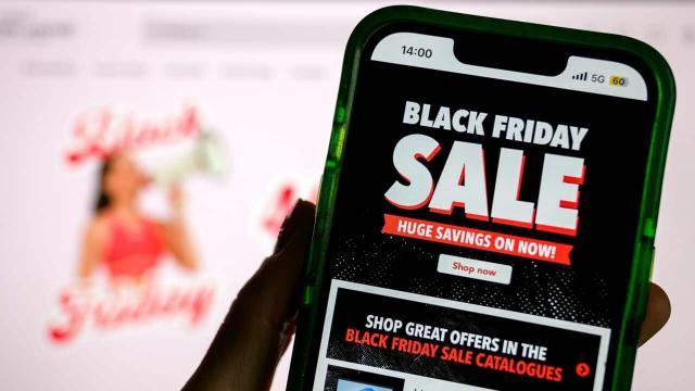 <b>Cum să nu iei ţeapă de Black Friday: recomandările ANPC</b>Săptămâna Black Friday a început în forță, dar odată cu valul de oferte vin și tot felul de capcane. Autoritatea Națională pentru Protecția Consumatorilor (ANPC) a ieșit în față cu o serie de recomandări clare, menite să te ajute să nu cazi în plasa..