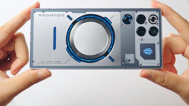 <b>Snapdragon 8 Elite Gen 5 face legea pe AnTuTu în octombrie; MediaTek, absentă din top 5</b>Qualcomm își adjudecă fără drept de apel podiumul AnTuTu pe luna octombrie 2025, cu Snapdragon 8 Elite Gen 5 prezent în toate cele cinci poziții de top. Procesorul de generație nouă pare să fi ridicat ștacheta serios în zona flagship-urilor Android, iar M