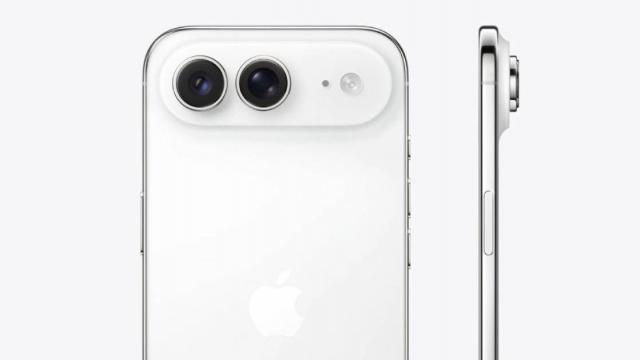 <b>Cum ar putea arăta iPhone Air 2; O scăpare prezintă două camere în spate</b>Departe de mine să cred sursele din China cu scăpări despre „iPhone 18 Air”, cum îl numesc ele, dar hai să vedem ce zic totuşi zvonacii. În primul rând, numele corect ar fi iPhone Air 2 şi nu ştiu dacă Apple va scoate unul la anul. I-aş vedea aşteptând