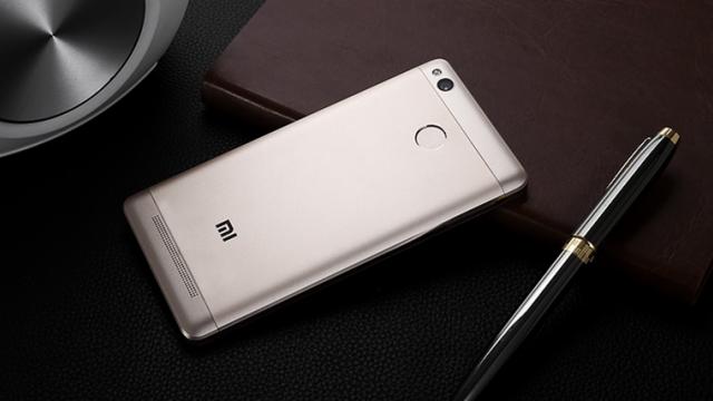 <b>Xiaomi Redmi 3X disponibil la precomandă prin intermediul unui retailer chinez; costă 695 lei</b>După ce la mijlocul lunii iunie cei de la Xiaomi anunțau lansarea smartphone-ului Redmi 3X, iată că de astăzi doritorii pot opta pentru achiziția sa la precomandă. Retailerul EverBuying.net afișează un preț de 171.76 dolari pentru acest terminal ce ne