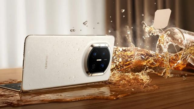 <b>Huawei Mate X7 pregătit pentru scena globală; Lansarea are loc pe 12 decembrie în Dubai</b>La doar o zi după ce a fost prezentat oficial în China, noul Mate X7, pliabilul în format „carte”, are deja data de debut global: 12 decembrie, în cadrul unui eveniment dedicat organizat la Dubai. De obicei, Huawei (ca mulți alți producători chinezi)