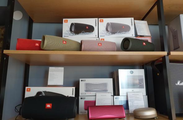 Am văzut şi căşti Bose, Sony, Sennheiser, boxe Sonos, dar şi un sistem KEF LS50 la 8999 lei: GBR-Tronics-Xiaomi_158.jpg