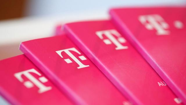 <b>Deutsche Telekom poartă discuții cu Orange despre posibilitatea unei fuziuni totale; Analiștii sunt totuși sceptici</b>Procesul de exit al Telekom din România este în continuare în desfășurare și după cum aflam de curând, planurile grupului german implică vânzarea întregului business de la noi și nu vânzarea pe segmente