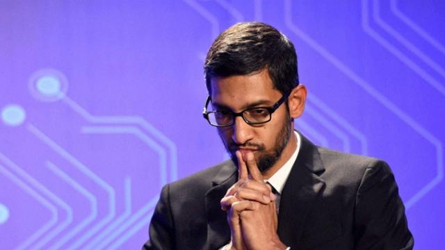 <b>Co-fondatorii Google renunță la posturile de conducere din cadrul Alphabet Inc. și îl numesc pe Sundar Pichai CEO al companiei</b>O altă veste importantă a săptămânii vine din partea co-fondatorilor Google Larry Page și Sergey Brin, ce decid că este momentul oportun pentru o simplificare a structurii de management în cadrul Google și Alphabet Inc