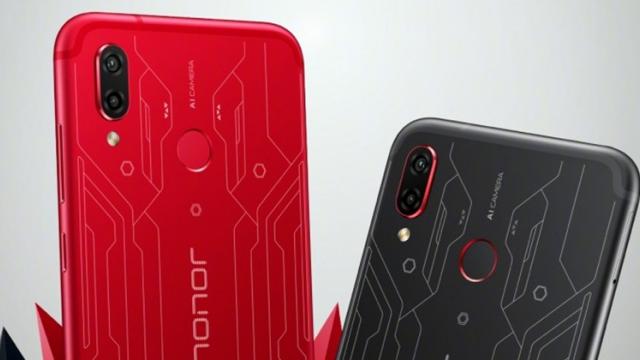 <b>Huawei şi Honor recunosc că trişează în benchmarkuri, iar motivul e cel pe care îl bănuiţi</b>De ceva vreme știam faptul că multe firme din zona smartphone-uri aleg să trișeze în tot soiul de benchmark-uri, iar mai nou și în teste foto. Astăzi Huawei și al său sub-brand Honor decid să meargă pe ruta transparenței odată cu recunoașterea