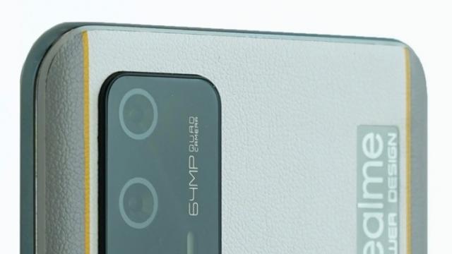 <b>Realme Race duce încărcarea rapidă la un nou nivel, are procesor Snapdragon 888 şi inaugurează o nouă serie de telefoane</b>Realme, companie derivată şi desprinsă din Oppo se pregăteşte să lanseze o nouă serie de telefoane. E vorba despre Realme Race, care vine cu procesor Snapdragon 888 şi duce încărcarea rapidă la un nou nivel