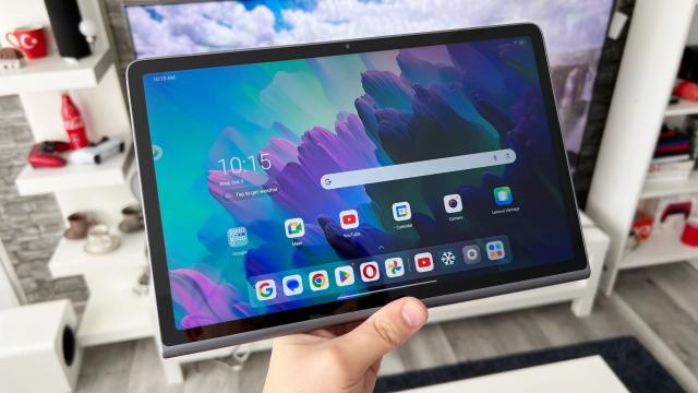 <b>Lenovo Tab Plus: Un OS intuitiv, cu aplicații utile și mod desktop pentru productivitate ca pe PC</b>Ca software trebuie apreciat faptul că Lenovo Tab Plus vine echipată cu Android 14 din fabrică, iar cei interesați de update-uri trebuie să știe că tableta de față va primi 2 actualizări de Android și 4 ani de actualizări software de securitate