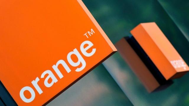 <b>Orange România oferă extra Internet şi telefoane 4G la zero euro, prin lansarea noilor abonamente Orange Me</b>Operatorul Orange România va oferi de astăzi extra internet și telefoane 4G la zero euro odată cu lansarea noilor abonamente Orange ME. Aflăm că aceste noi planuri tarifare propuse de către operatorul telecom includ beneficii variate de la