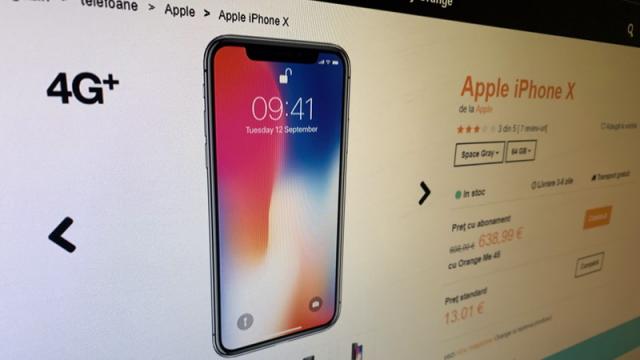 <b>iPhone X la 13 euro din cauza unei erori la Orange România; Toate comenzile sunt onorate</b>Ştirea zilei de pre-Black Friday este clar greşeala de preţ de la Orange România. Operatorul a afişat iPhone X cu 256 GB stocare la suma de 13.01 euro în varianta fără abonament. A fost semnalată greşeala pe Zoso.ro, apoi confirmată în comentarii pe..