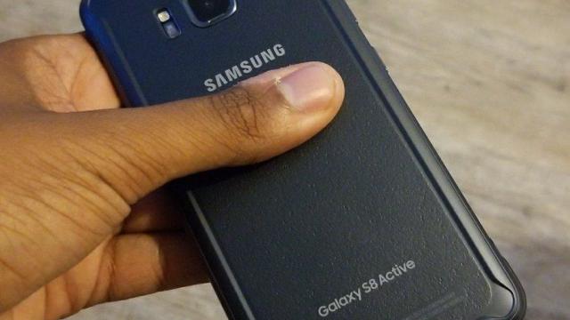 <b>Samsung Galaxy S8 Active scapă într-o galerie generoasă de fotografii handset; Pare să vină cu ecran cu colţuri curbate</b>