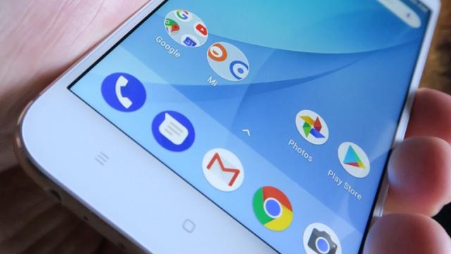 <b>Xiaomi se face de râs online: şterge un sondaj propriu în care MIUI a fost întrecut de Android One</b>Mediul online poate avea și efecte negative, inclusiv pentru producătorii din lumea smartphone după cum descoperim chiar astăzi. Aflăm că Xiaomi s-a făcut de râs online din cauza unui sondaj în care Android One a ieșit mai popular decât