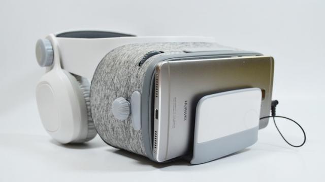 <b>Prezentare Orange VR2: Headset de realitate virtuală cu design modern și căști stereo integrate la pachet</b>Un produs ce a sosit la teste pe biroul meu în ultima săptămână a fost și headset-ul de realitate virtuală Orange VR2, produs care la prima vedere se prezintă tare bine în materie de look și materiale din care este confencționat. Se vinde de către
