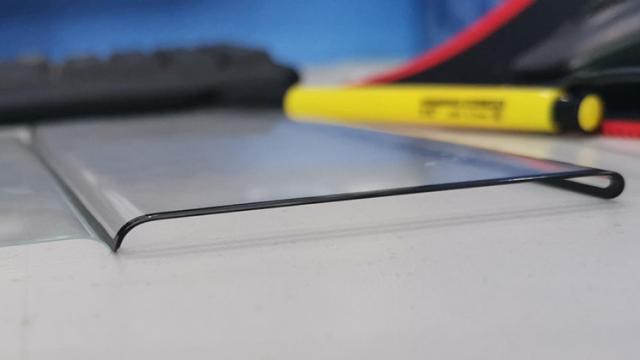 <b>Leak-urile lui Huawei Mate 30 Pro scot din lumina reflectoarelor Galaxy Note 10; Azi ni se confirmă forma display-ului noului flagship din China</b>Pe neașteptate sosesc astăzi o mulțime de leak-uri asociate lui Huawei Mate 30 Pro, phablet-ul care cel mai probabil va debuta în perioada septembrie-octombrie și care va uimi prin ecranul său