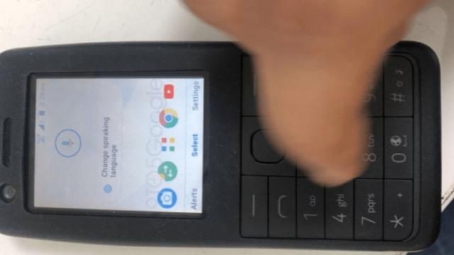 <b>Un feature-phone Nokia ce rulează Android apare fotografiat online; Are și cameră frontală</b>Evoluția spectaculoasă a sistemului de operare KaiOS destinată terminalelor feature-phone a atras și atenția giganților de pe piață, un exemplu fiind Google care iată dezoltă o versiune Lite a lui Android pentru a rula pe asemenea