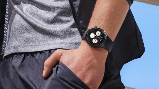 <b>CES 2026: Motorola lansează noul Moto Watch (2026) în parteneriat cu Polar, pentru tracking fitness avansat</b>Motorola a venit la CES 2026 cu multe produse interesante și surprinzătoare aș zice, pentru că de obicei nu este scena ideală pentru a lansa noi smartphone-uri. S-au lansat totuși asemenea produse, de la primul pliabil carte