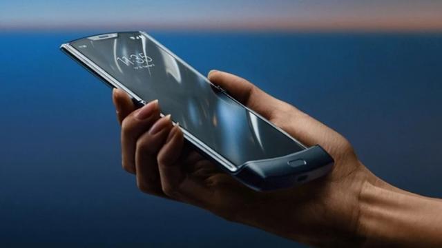 <b>Surpriză! Chinezii BOE produc ecranul lui MOTO RAZR 2019, dar şi cel de pe Lenovo ThinkPad X1</b>BOE a crescut enorm în ultimul an, de la compania secundară din China care producea ecranul lui Mate 20 Pro la un veritabil gigant. Dă şi dureri de cap celor de la Samsung şi LG mai nou, pe partea de display-uri