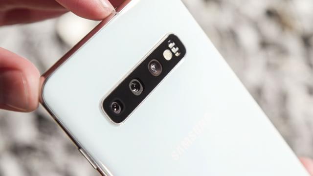 <b>Aplicația Samsung Camera sugerează prezența suportului pentru filmare 8K pe Galaxy S11 și a unui ecran 20:9</b>În urmă cu aproximativ o săptămână aflam prin intermediul celor de la XDA-Developers faptul că Samsung într-adevăr lucrează la un smartphone cu senzor foto principal de 108 mpx, acel telefon având șanse mari să fie chiar