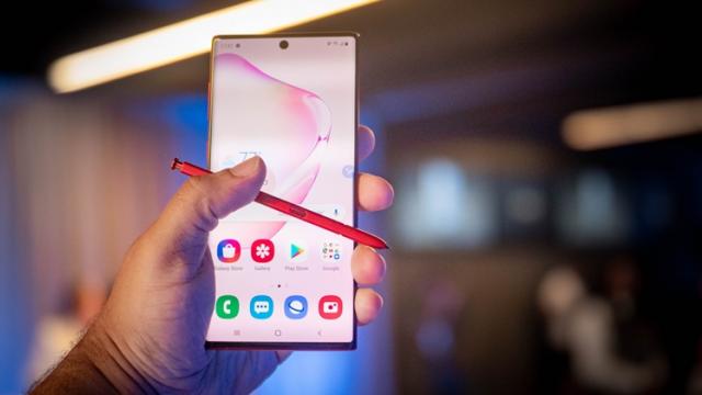 <b>Samsung Galaxy Note 10+ are cel mai bun display de pe piaţă, conform DisplayMate; Doboară 12 recorduri</b>De câţiva ani Samsung tot obţine distincţia de "cel mai bun ecran de pe piaţă" pentru smartphone-urile sale flagship. Galaxy S9, Note 9, S10 au primit toate aceasta certificare, iar acum e rândul lui Galaxy Note 10+