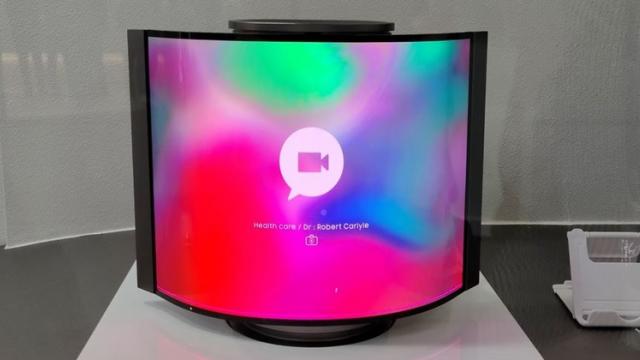 <b>Samsung AI Speaker este o boxă inteligentă cu ecran flexibil, de 12.4 inch; A fost prezentată în cadrul Korea Display Exhibition</b>Producătorii prezintă mereu concepte inedite în cadrul târgurilor tehnologice. IMID 2021 a început pe 25 august în Coreea, iar LG și Samsung și-au prezentat deja o parte din produsele inovative pe care le dezvoltă. Cel mai recent concept prezentat