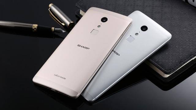 <b>Sharp A1 este cel mai nou smartphone ajuns în oferta iHunt.ro! Aduce un display cu muchii foarte înguste și 4 GB memorie RAM!</b>De acum în oferta celor de la iHunt.ro regăsim și smartphone-ul Sharp A1, telefon cu diagonala de 5.5 inch și 4 GB memorie RAM ce este vândut pentru suma de numai 1.050 lei de către retailer. Interesant la acest telefon este și faptul că la