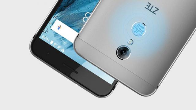 <b>ZTE Blade V7 Plus anunțat oficial; telefon de 5.2 inch cu dotări mid-range și carcasă metalică</b>În seria de terminale Blade a celor de la ZTE se regăsește de astăzi și modelul Blade V7 Plus, un smartphone cu dotări clasice ce sosește într-o carcasă unibody metalică. Avem scanner de amprente, 2 GB memorie RAM, slot microSD și doar Android 6.0