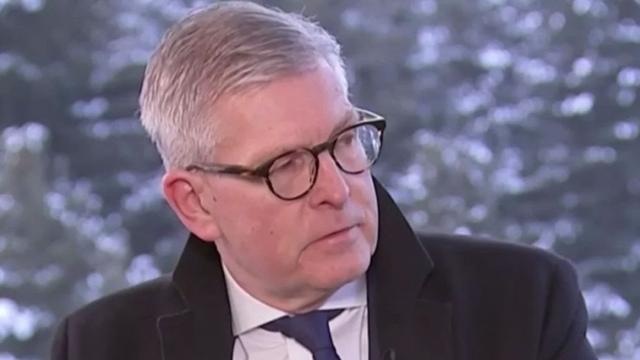 <b>CEO-ul Ericsson: "Nimeni nu ne depăşeşte la tehnologie 5G!"; Iată ce a mai declarat oficialul</b>De fiecare dată când o ţară, un guvern sau un operator ezită să colaboreze cu Huawei, apar variantele, e drept puţine la număr. Ar fi cam două mari şi late: Ericsson şi Nokia Networks. Pluteşte totuşi senzaţia