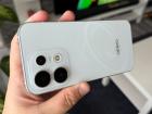 OPPO Reno16 Pro 5G: Design fascinant cu un soi de hologramă 3D în spate, corp compact și certificat IP69