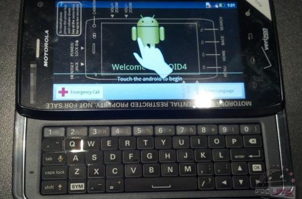 Motorola Droid 4 este un RAZR cu tastatura glisantă QWERTY! Arată foarte bine - iată imagini!: motorola_droid4_2.jpg