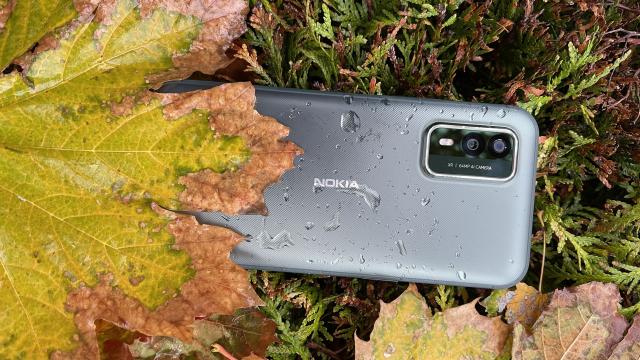 <b>Nokia XR21: Design tipic unui telefon robust, gata să reziste la aproape orice</b>Nokia XR21 este un telefon robust în adevăratul sens al cuvântului, iar asta se observă la prima vedere. Ca design, look-ul de telefon robust este vizibil de la prima vedere, poate nu atât de masiv precum arată alte modele din clasa sa