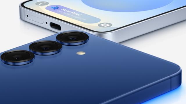 <b>Samsung Galaxy S26 vine cu un design mai suplu și un nou sistem de încărcare; O schiţă nou scăpată oferă informaţii proaspete</b>Samsung Galaxy S26 tocmai a primit o scăpare importantă, zic eu, care face aluzie la dimensiunile sale. O schiță atribuită acestui model, publicată de cunoscutul zvonac Ice Universe, arată câteva modificări subtile dar interesante. Designul spate primește