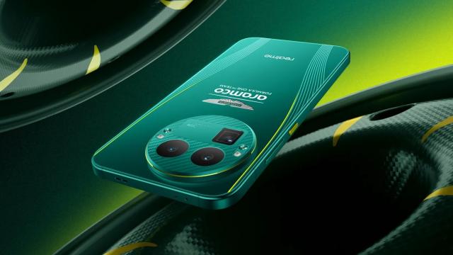 <b>realme GT8 Pro Aston Martin este aici! Finisaj din fibră de carbon, accente neon; Cât costă?</b>Am aflat la un eveniment recent ca al doilea cel mai privit sport din România este Formula 1, deci o să vă intereseze maxim această ştire. realme tocmai a lansat o ediţie Aston Martin F1 a telefonului realme GT 8 Pro şi vine cu finisaj