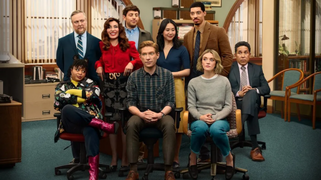 <b>Am văzut noul serial The Office, numit The Paper şi l-am îndrăgit mai ales în a doua jumătate</b>E FOARTE greu să recreezi un serial hit. Uitaţi-vă la Friends, Seinfeld, Breaking Bad. Orice spinoff, derivat sau clona nu a ieşit bine... Mă rog, Better Call Saul e excepţia. Ei bine, The Paper a pornit la drum cu o provocare uriaşă