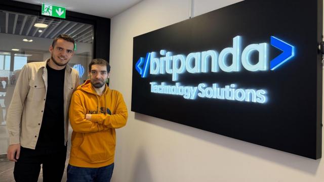 <b>Am fost la sediul Bitpanda din România, companie austriacă de investiţii în active digitale; Fac angajări şi se extind</b>În prima fază am fost surprins când am fost invitat la început de noiembrie la sediul Bitpanda din Bucureşti. Nu ştiam prea multe despre această companie, în afara faptului că ar fi un soi de... crypto exchange. În fapt ei sunt