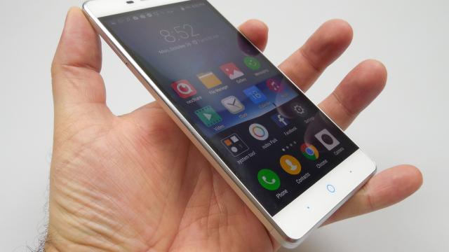 <b>Review ZTE V5 Pro, un mid-ranger chinezesc cu CPU Snapdragon şi preț atractiv</b>În urmă cu câteva săptămâni a fost la ofertă un telefon de la ZTE care, pe hârtie, venea cu specificații excelente dacă privim prețul de comercializare. În ceea ce pot numi o achiziție impulsivă, am apăsat butonul...