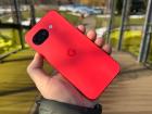 Google Pixel 10a: Design - Cel mai plat smartphone vine acum pe o nuanță roșu căpșună delicioasă