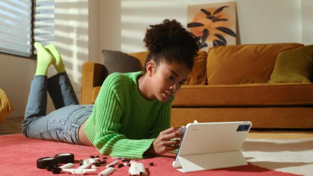 <b>Tableta Redmi Pad SE tocmai a debutat oficial și nu sună deloc rău; Ce oferă pentru doar 199 euro?</b>Redmi Pad SE este cea mai nouă tabletă de buget din portofoliul Redmi, un dispozitiv colorat și cu dotări peste așteptări care se vinde pe piața din Europa. A fost creată pentru consum multimedia, iar în acest sens ne pune la dispoziție